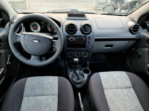 Imagem 10 de 20 de Ford Fiesta Sedan