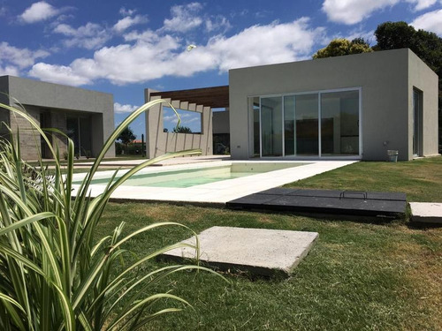 Imagen 1 de 30 de Casa En Venta De Una Planta 3 Dormitorios Quincho Y Pileta Cañuelas Country Golf