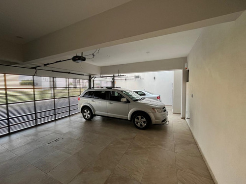 Casa En Venta En Costa De Oro, 4 Recámaras Cada Una Con Baño, Una De Ellas En Planta Baja, Alberca Y Jardín En Boca Del Río, Veracruz