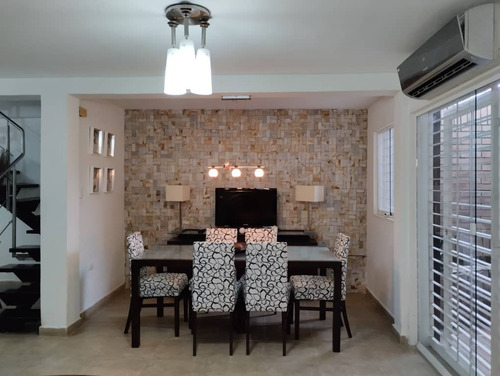 Se Alquila Town House En Conjunto Residencial Cantapiedra. Naguanagua. Zenaida Quintero