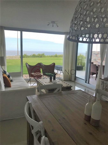Imagen 2 de 8 de Apartamento Frente Al Mar Dos Dormitorios - Venta - Punta Del Este Mansa