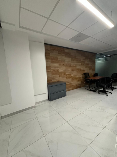 Oficina Renta, Novo Emerald Business And Health Center.