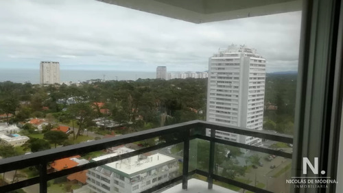 Venta De Apartamento 3 Dormitorios. En Jardines Del Country, Punta Del Este