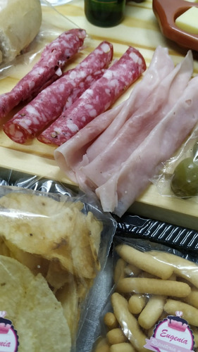 Imagen 4 de 8 de Picada A Domicilio C/vino Don Pascual + Tabla Regalo - (p/2)