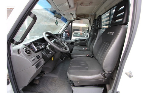 Imagem 12 de 15 de Iveco Daily 35s14 Carroceria