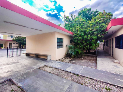 Amplio Edificio Multifuncional En Venta A Dos Cuadras De Per