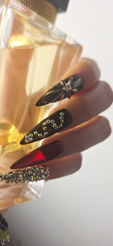 Uñas Press On Nails De Softgel Decoradas A Mano Como En Las Fotos. La Uña Cat Eye Puede Ser Roja O Moca Mousecon Aura Como En Las Fotos. La Uña Cat Eye Puede Ser Roja O Moca Con Aura