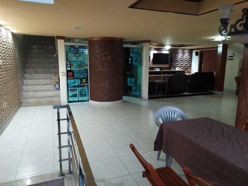 Imagem 9 de 16 de Casa Confortável Bairro Iguaçu