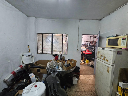 Venta Amplio Local Con 333 M² En La Blanqueada Excelente Ubicación