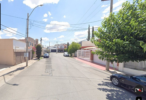 Casa Ubicada En Colonia San Felipe V, Chihuahua. Con 5 Recamaras Y 308m2. Muy Cerca De La Universidad Autónoma De Chihuahua.