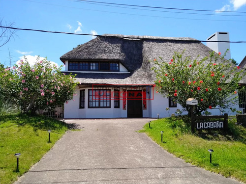 Hermosa Casa Con Construcción Tradicional En Zona Privilegiada