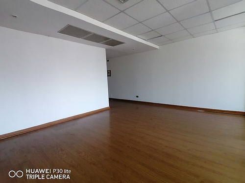 Oficina Arriendo Av La Dehesa/ Portal La Dehesa