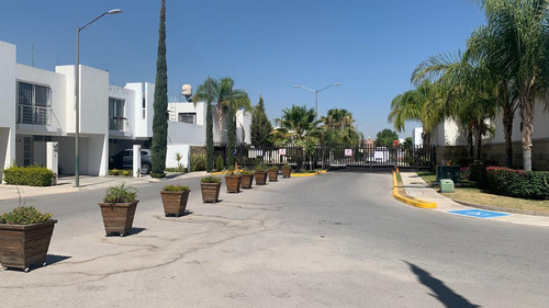 Casa En Renta En Circuito Privado En Fracc. Monterreal, Santa Barbara, Villa De Pozos