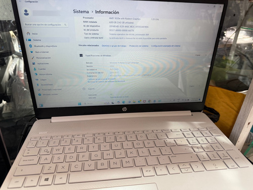 Laptop Hp 15-eno30la Seminueva Amd 4 Ram 250 Ssd Win 11 Home Blanco (Usado)