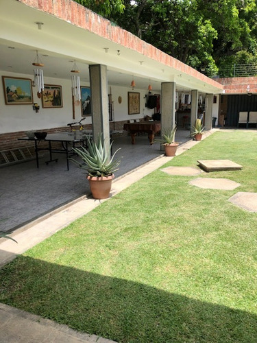 En Venta Bella Casa 563m²t Y 440m² C-5h+4b+1hs+1bs+piscina- T. Club Hipico