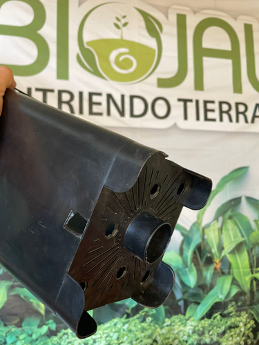 Maceta De 7 Lt Con 3 Kgs De Tierra Vegetal Y 2 Lts De Fibra