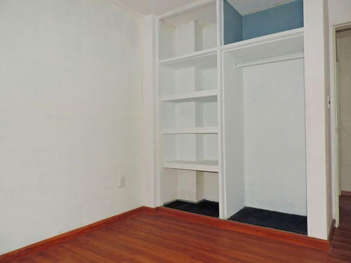 Apartamento Al Frente Sobre Av. Del Libertador !!