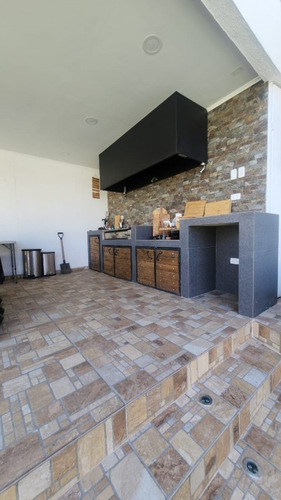 Casa Aislada Con Vista A La Precordillera 4d 3b