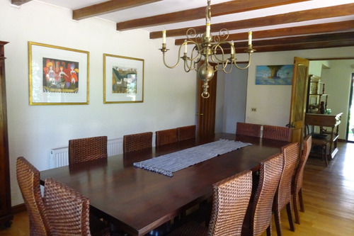 Hermosa Casa De Construcción Sólida Estilo Chilena