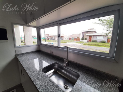 Imagen 2 de 20 de Alquiler Anual/venta - Casa En Laguna Azul