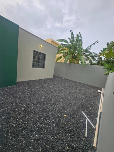 Exclusiva Casa Ubicada En El Residencial Los Lirios, La Roma