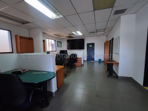 Los Chaguaramos !! Hermosa E Impecable Casa Acondicionada Para Uso De Oficina Y Comercial, 780 M2 Terreno, 828 M2 Const., 8 Oficinas, 5 Baños, 10 Pe, A/a, Sistemas De Seguridad. Excelente Ubicación !!