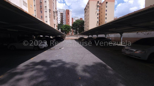 Apartamento En Venta. Montalban Ii. 24-10011
