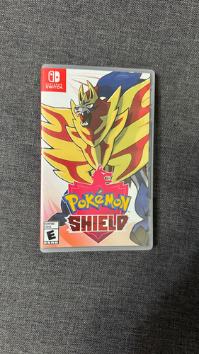 Pokémon Shield Standard Edition Nintendo Switch Físico