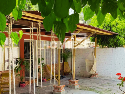 Habitación En Casa Amueblada En Renta En El Centro De Ecatepec Todo Incluido, Alberca, Patio Y Excelente Ubicación, 94620