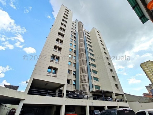 Apartamento En Venta Zona Centro Maracay 23-4421 Hc