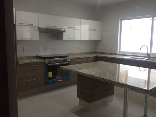 Preciosa Residencia En Centro Sur, Misiones Ii - Sótano, 3 Habitaciones, Ctoserv