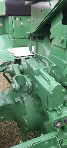 Tractor John Deere Modelo 2420 Reparado