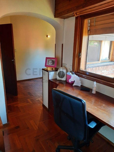 Imagen 10 de 29 de Excelente Chalet Sobre 294 M2 Quincho Parrilla Cochera 2 Autos