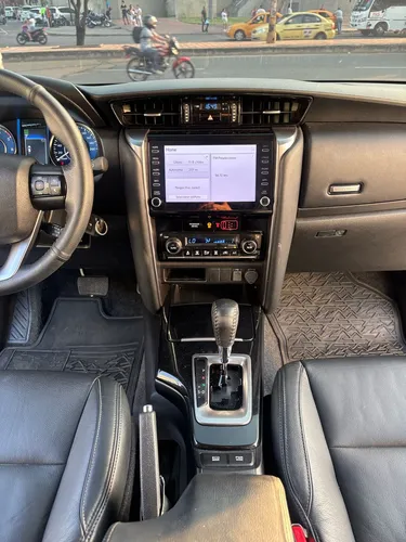 Toyota Fortuner Sr 2.4 4x2 At Diesel
