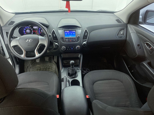 Imagen 19 de 25 de Hyundai Tucson Ix35 Gl 2.0 Mecanico