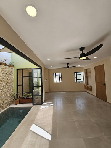Casa Remodelada De Una Planta En Venta En Conkal.