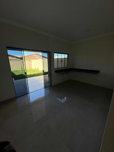 Vendo Casa Casa Com 03 Quartos Sendo Uma Suíte