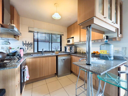 Casa En Venta 3h/2b Con Piscina En Condominio