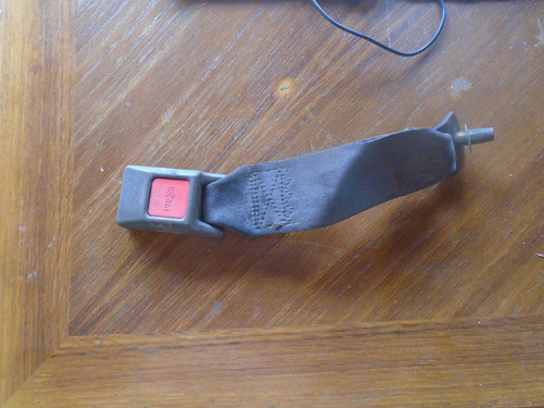 Imagen 1 de 3 de Vendo 2 Broches Cinturon De Seguridad  Nissan Sentra 2 B13
