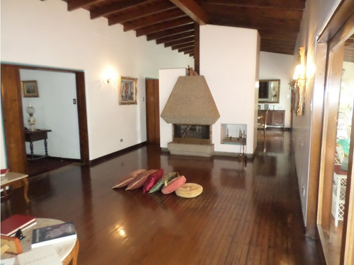 Casa En Venta En Lomas Del Mirador Caracas