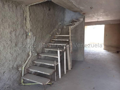 Casa En Venta En Sector La Ensenada Primer Piso Cuenta Dos Habitaciones; Una Principal Con Baño Y Vestier, Y La Segunda Habitación Con Baño Gabriela C.