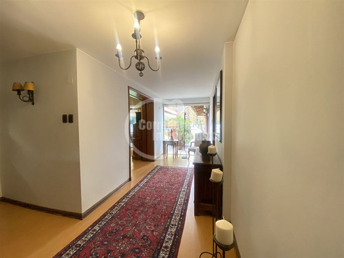 Casa En Venta De 7 Dorm. En Vitacura Santa María.san Benito.