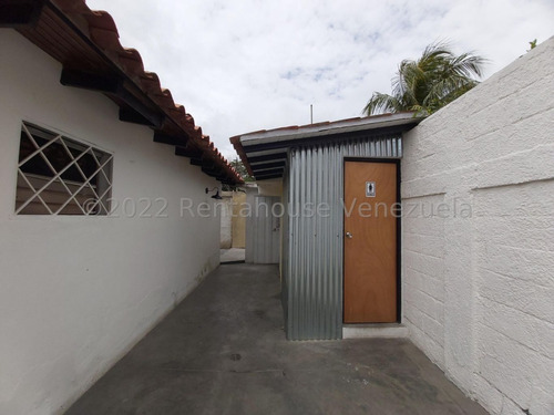 Imagen 13 de 30 de Casa En Venta En El Parral Este De Barquisimeto Lara (0.4.2.4.5.9.3.7.5.4.2), Código: 22-23629 Rent-a-house Centro Occidente, Cuenta Con 4 Habitaciones, 4 Baños, 478 Mts2