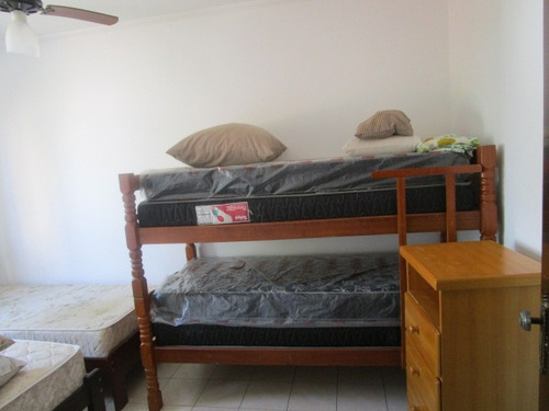 Aluga-se Apartamento De 1 Dormitório. Próximo À Praia!!