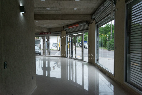 Imagen 7 de 13 de Local En Esquina - 143 M2 - C/ Patio - Con Renta