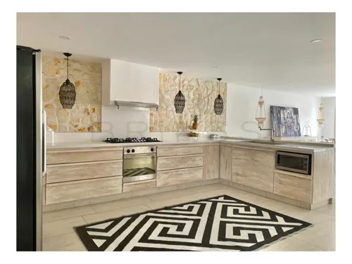 Casa En Venta En Altos Del Poblado. Cod V50776