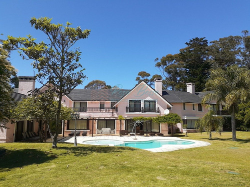 Casa En Golf, 6 Dormitorios *- Ref: 6099