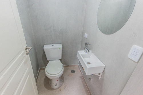 En Venta. Ph. 2 Amb. Patio Y Terraza Propios. Sin Expensas.
