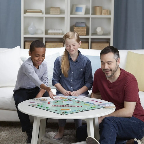 Imagen 5 de 10 de Juego de mesa Monopoly Clásico Hasbro C1009