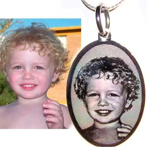 Imagen 5 de 10 de Foto Medalla Acero Quirurgico Personalizada 20x22mm + Cadena